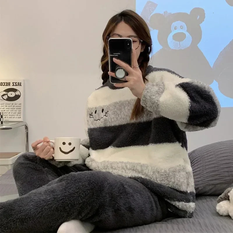Warm Sleepwear for Winter Thickened Flannel Women Pajamas Homewear Striped Top and Pants Plus Size Cute Two-Piece Sleepwear Set 251106