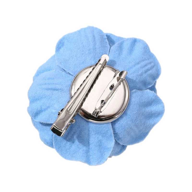 Luxury Elegant Camellia Brooch Stylish Flower Shaped Breastpin Ethnic Lapel Pins Festive Holiday Gift for Her Y251111