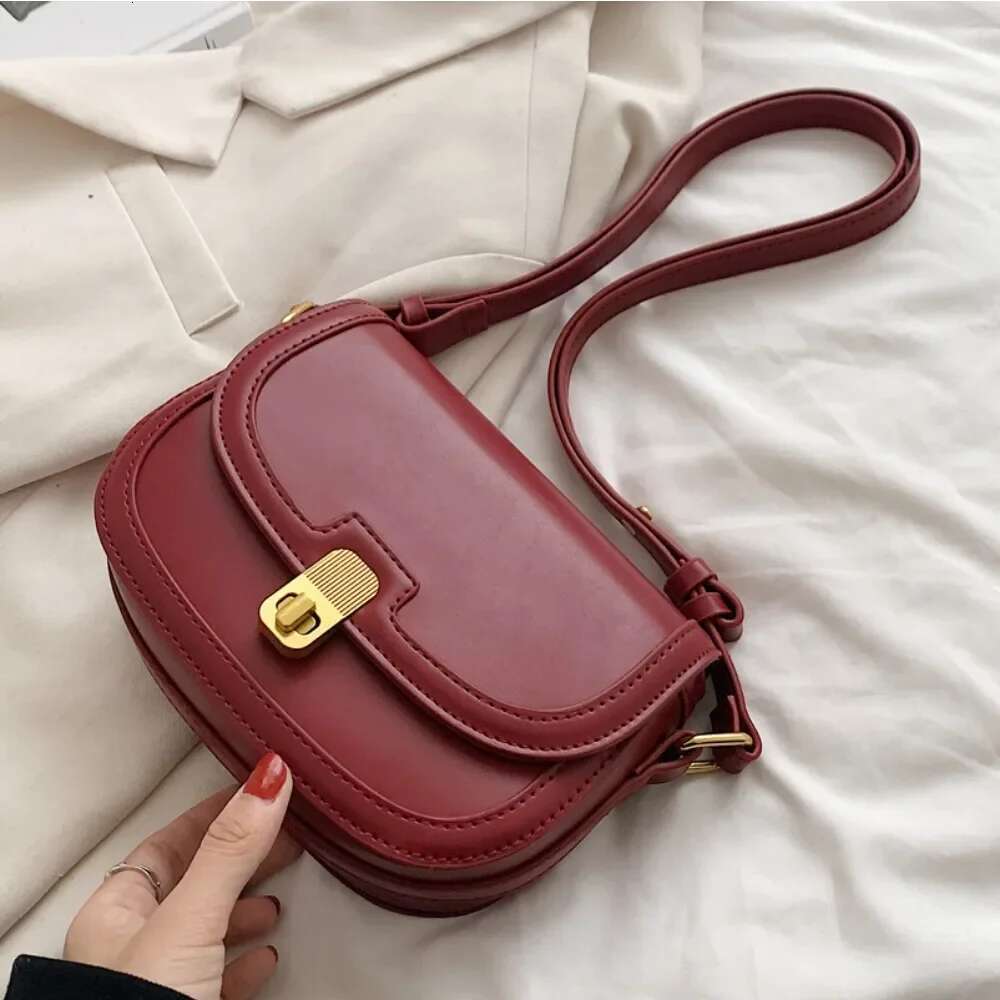 2025 new fashionable shoulder retro texture designer women's casual multifunctional crossbody bag trend shoulder bag5