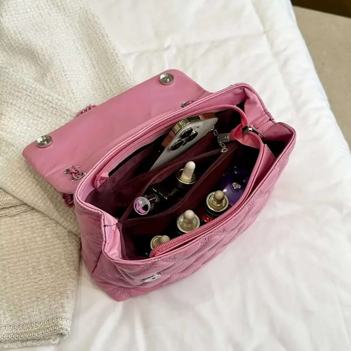 2025 new elegant solid color crossbody bag, retro style leather handbag, minimalist handbag with designer letter decoration, trendy shoulder bag5