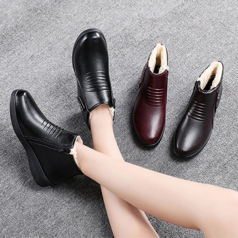 Leather Boots Winter Middle-aged Flat Bottom Shoes for Women Soft Bottom Non-slip Wool Warm Cotton Shoes Women Boots 251110