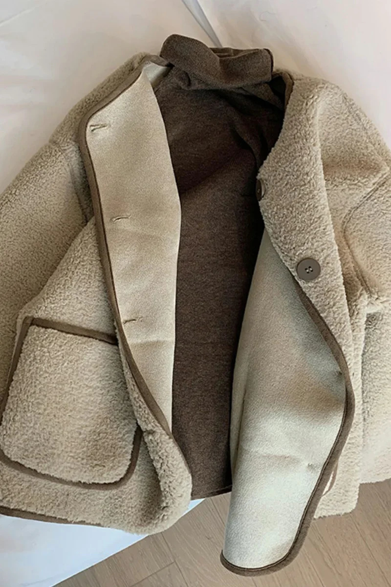 Winter Loose Short Thickened Lamb Fur Jacket Simple Style Small Size Elegant Top Polyester Fiber Full Sleeve Coat 251103