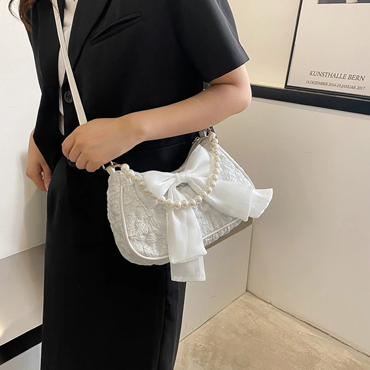 White Folding Pop Retro Bow Womens Pearl Handle Fashion Arm Shoulder Cross Bag 1Piece Set 250401