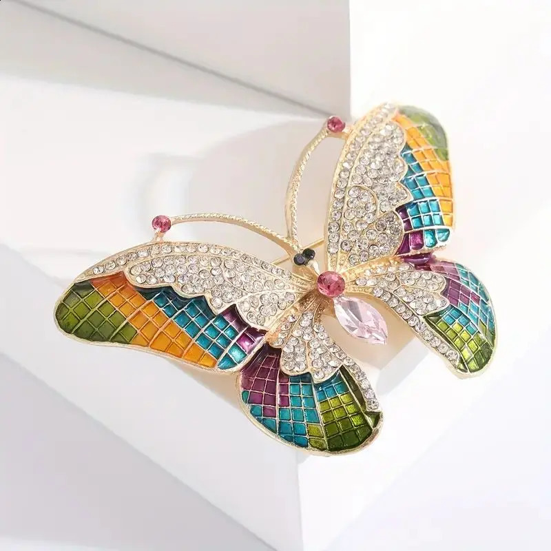 Fashionable multicolor alloy butterfly breast womens metal crystal insect party birthday winter jewelry 250410