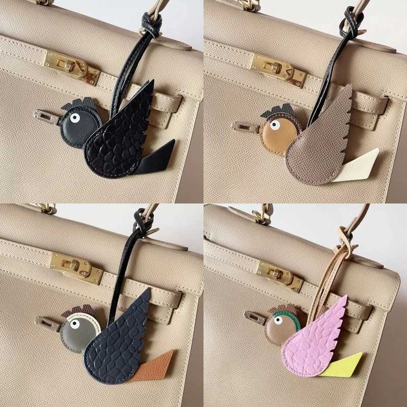 Brand Genuine Leather Flying Bird Keychain High Quality Vintage Handmade Bag Decoration Cute Car Trunk Accessory Decoration GiftW251105