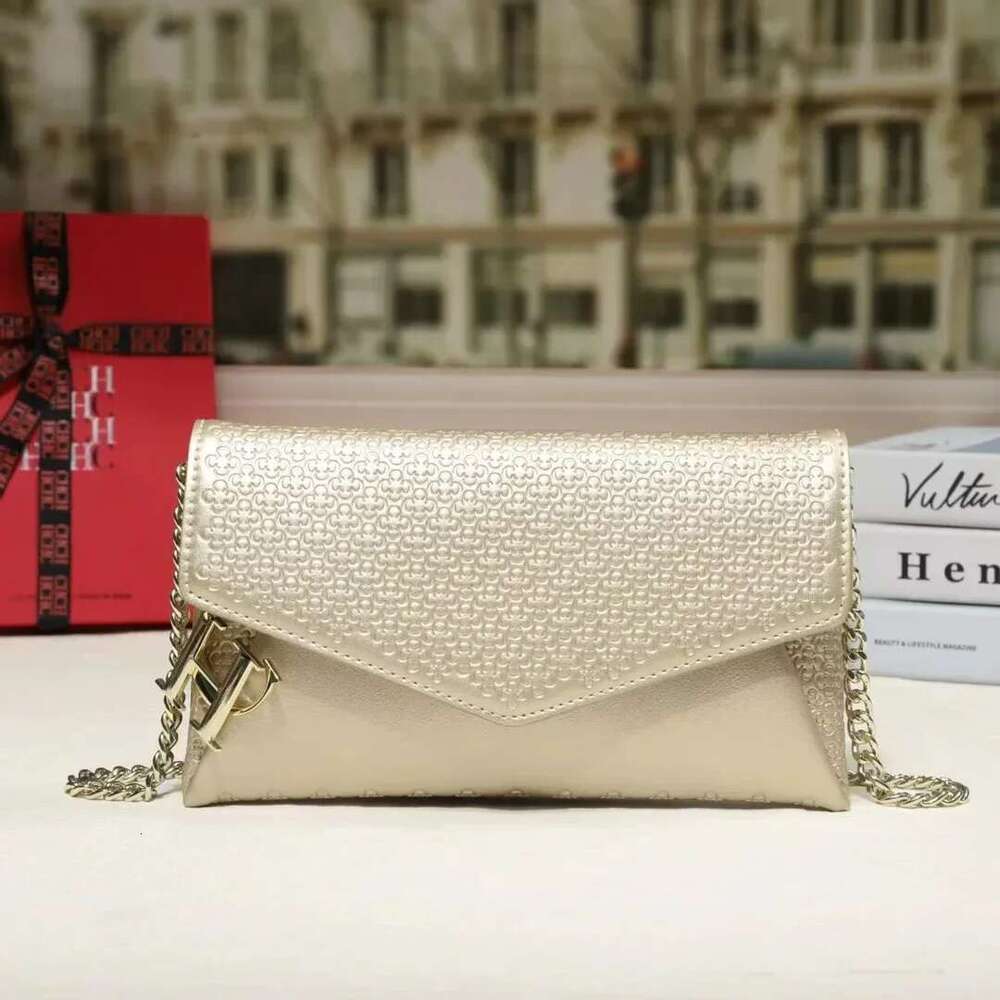 CILMI HARVILL CHHC Summer New Women's Flip Bag Emed Pattern Metal Chain Pendant Lightweight Banquet Travel