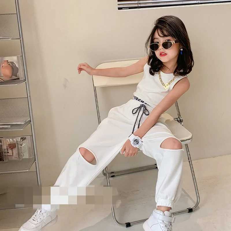 2022 Summer Childrens Clothing Set Personalized Fashion Short Sleeve Set Girls T-shirt+Hole length Sports Pants Baby Childrens SetXJ250410