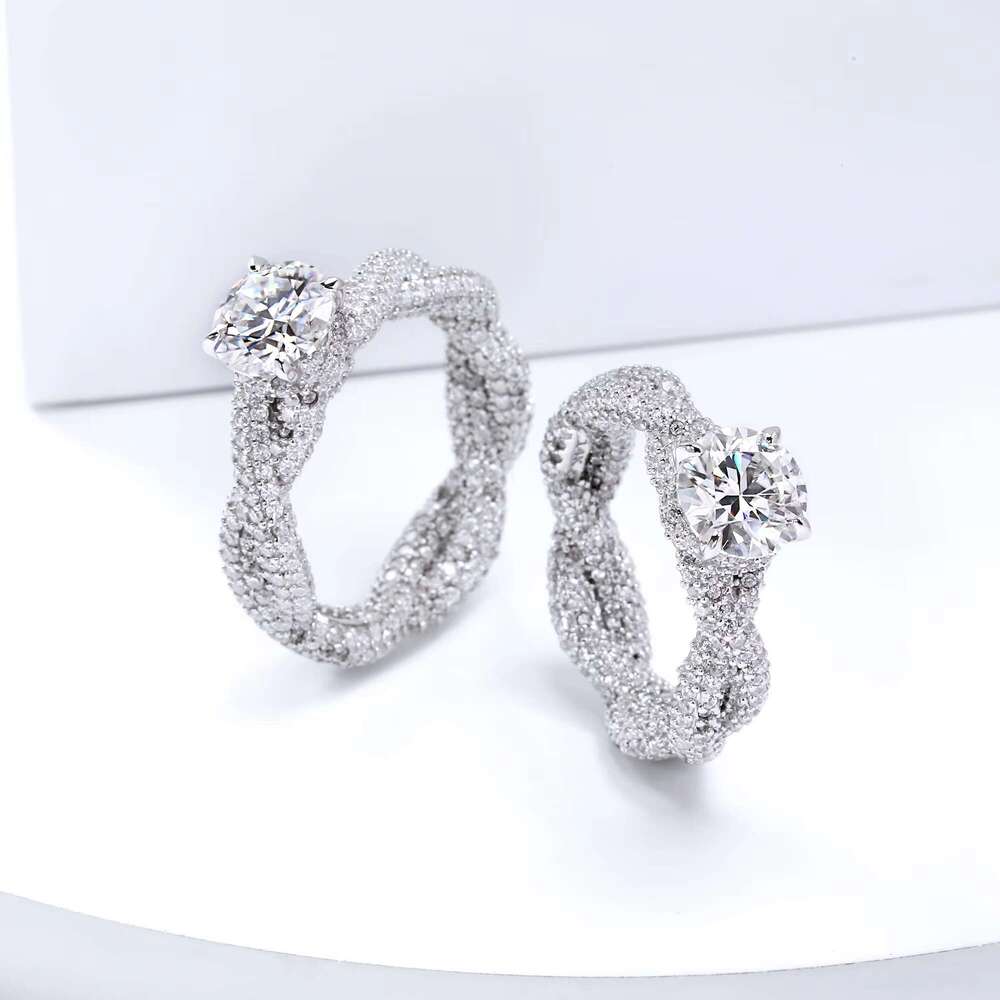 2ct Moissanite ring, full of luxury