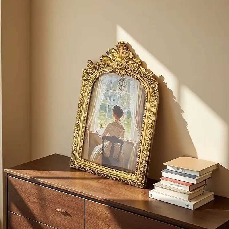 French living room bedroom ornament light luxury hanging picture sofa bedside decoration simple photo frame birthday gift L251110 H260306