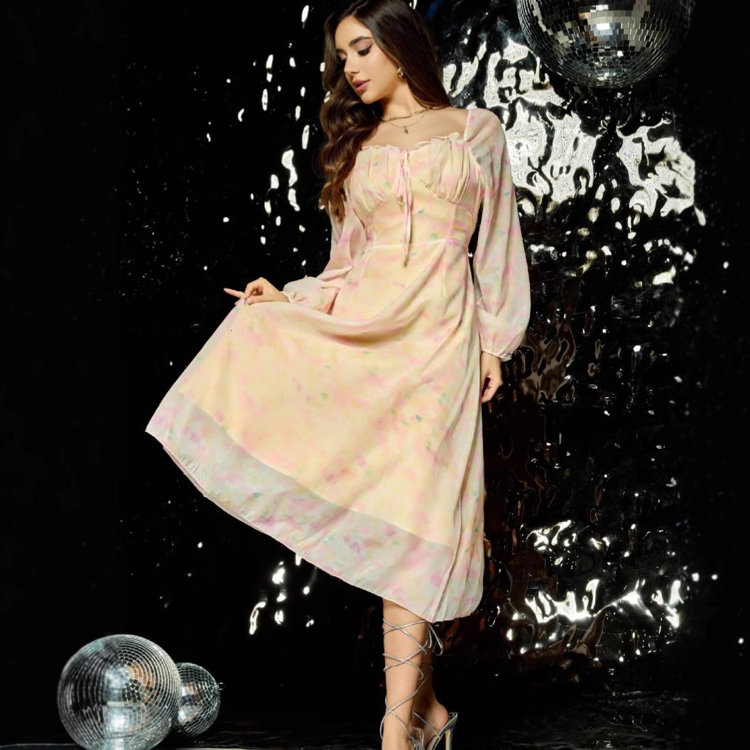 Exquisite long sleeved floral fairy with a high-end feel super beautiful appearance, covering the stomach reducing age, French autumn and winter dress