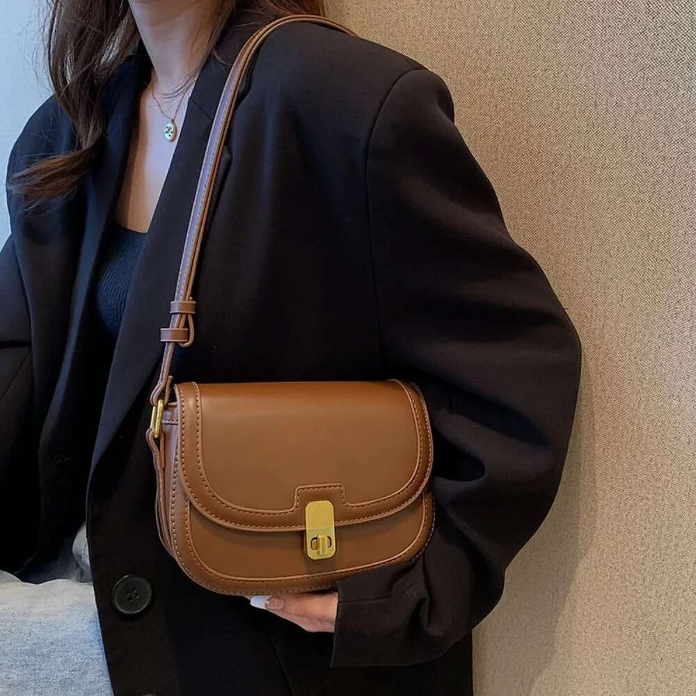 2025 new fashionable shoulder retro texture designer women's casual multifunctional crossbody bag trend shoulder bag5