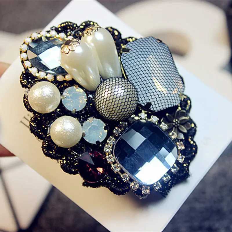 Luxury High Quality Handmade Women Retro Brooch Pins Badge Series Set Tassel High Heels Metal Coat Fashion Accessories Y251111