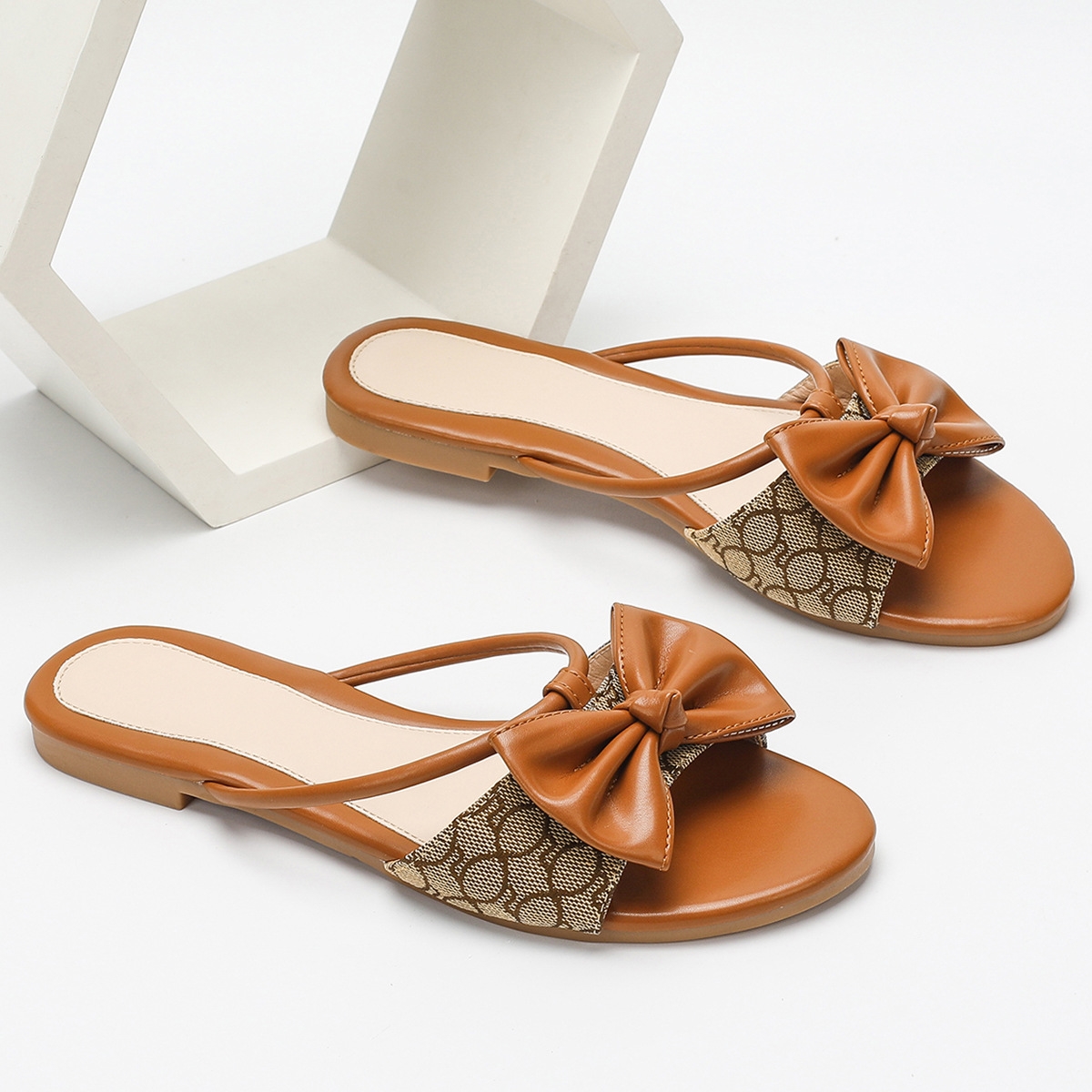 Designer's new Summer Women's Bow Slippers Fine ribbon design round head flat comfortable non-slip women's slippers Brown plus size fre