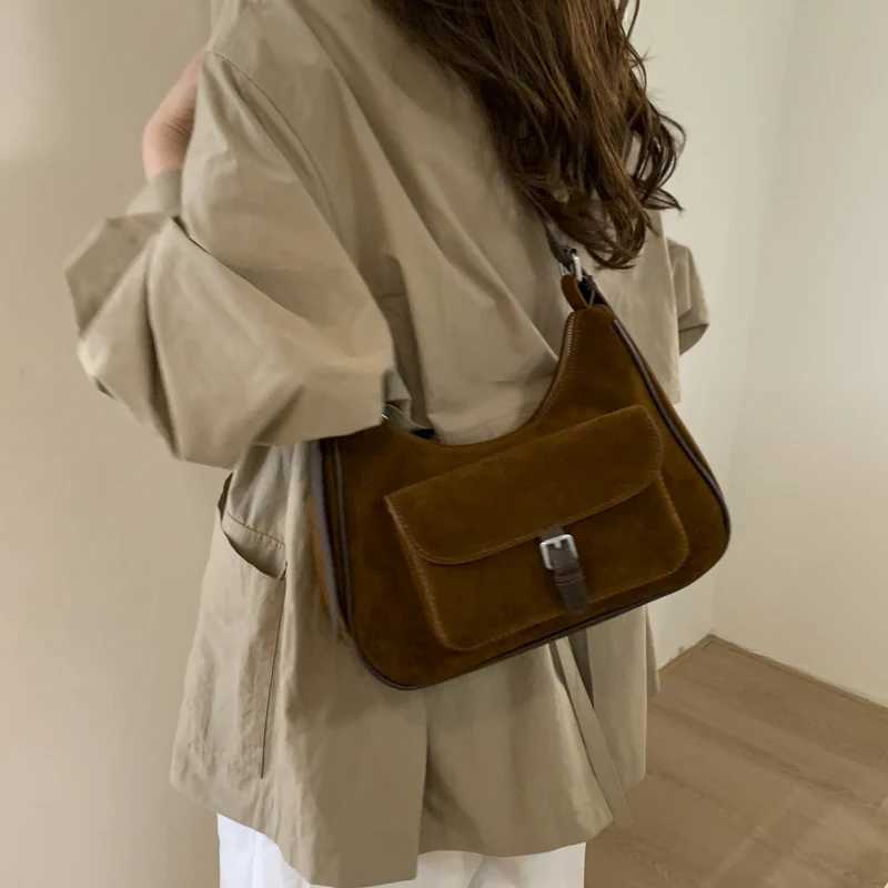 Korean Style Ins Niche Design Retro Suede Tote Bag for Women 2025 New Autumn and Winter Commuter Shoulder Crossbody Bag 7573XMTT251110