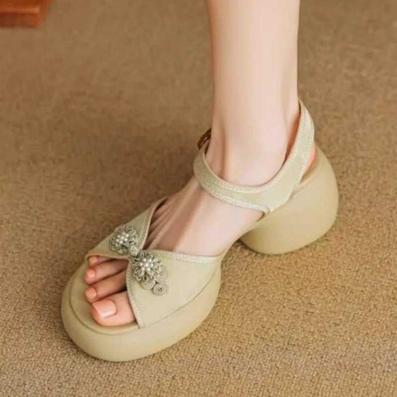 Sandals Womens Luxury Lightweight Luxury Small Popular French Style 2024 Summer New Womens Sports ShoesXJ250410