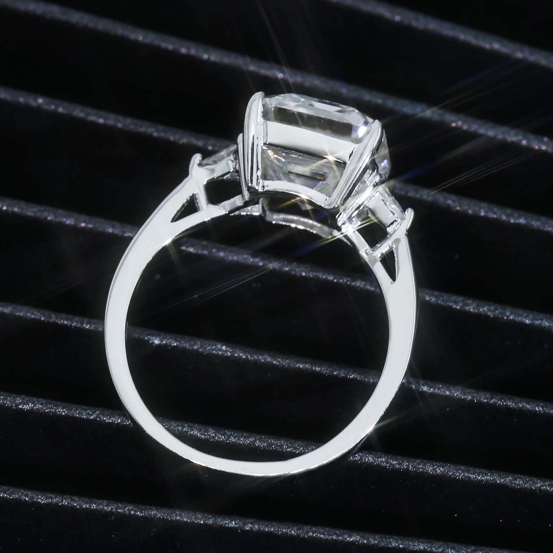 Full Moissanite Diamond D Color VVS Emerald Cut Womens Ring S925 Sliver Plated White Gold Wedding Fine Jewelry Rings for Women