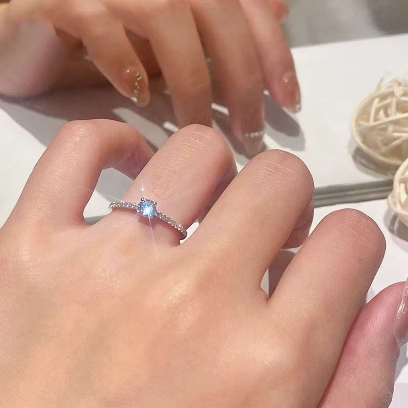 Classic Simulation Four Claw Mosan Stone Ring S925 Silver Compact Joker Confession Gift Factory Outlet