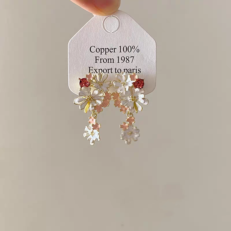 Elegant Colored Daisy Stud Earrings for Women Casual Yet Trendy Earring Design
