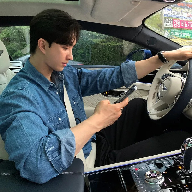 Autumn mens lightweight retro denim casual shirt long sleeved button down premium solid color business pocket 250411e