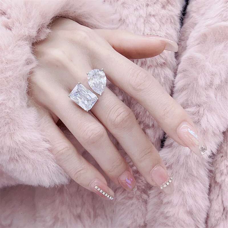 3CT Radiant Emerald Pear Moissanite Diamond D VVS Womens Rings 925 Silver Plated 18K White Gold Fine Jewerly Ring for Lady