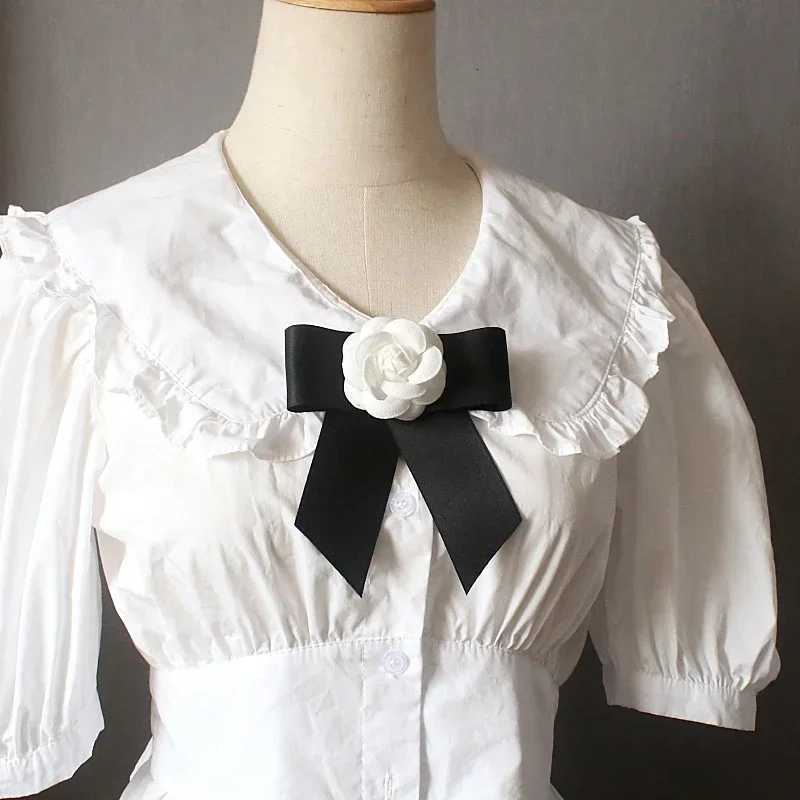 Luxury Camellia Bow Tie Brooch for Womens and Girl Suits White Shirt Collar Flower British Korean Fashion Handmade Ribbon Bowtie Pins Y251111