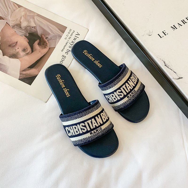 free shipping slippers Women wear sandals outside the new spring fashion flat flip-flops new