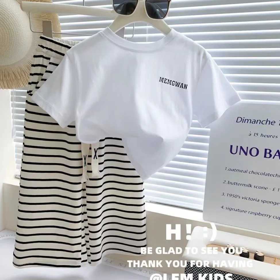 Summer girl T-shirt set childrens short sleeved top+striped pants 2PCS set fashionable casual clothing childrens clothing 1-8 YXJ250410
