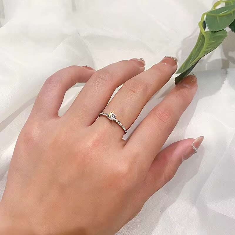 Classic Simulation Four Claw Mosan Stone Ring S925 Silver Compact Joker Confession Gift Factory Outlet