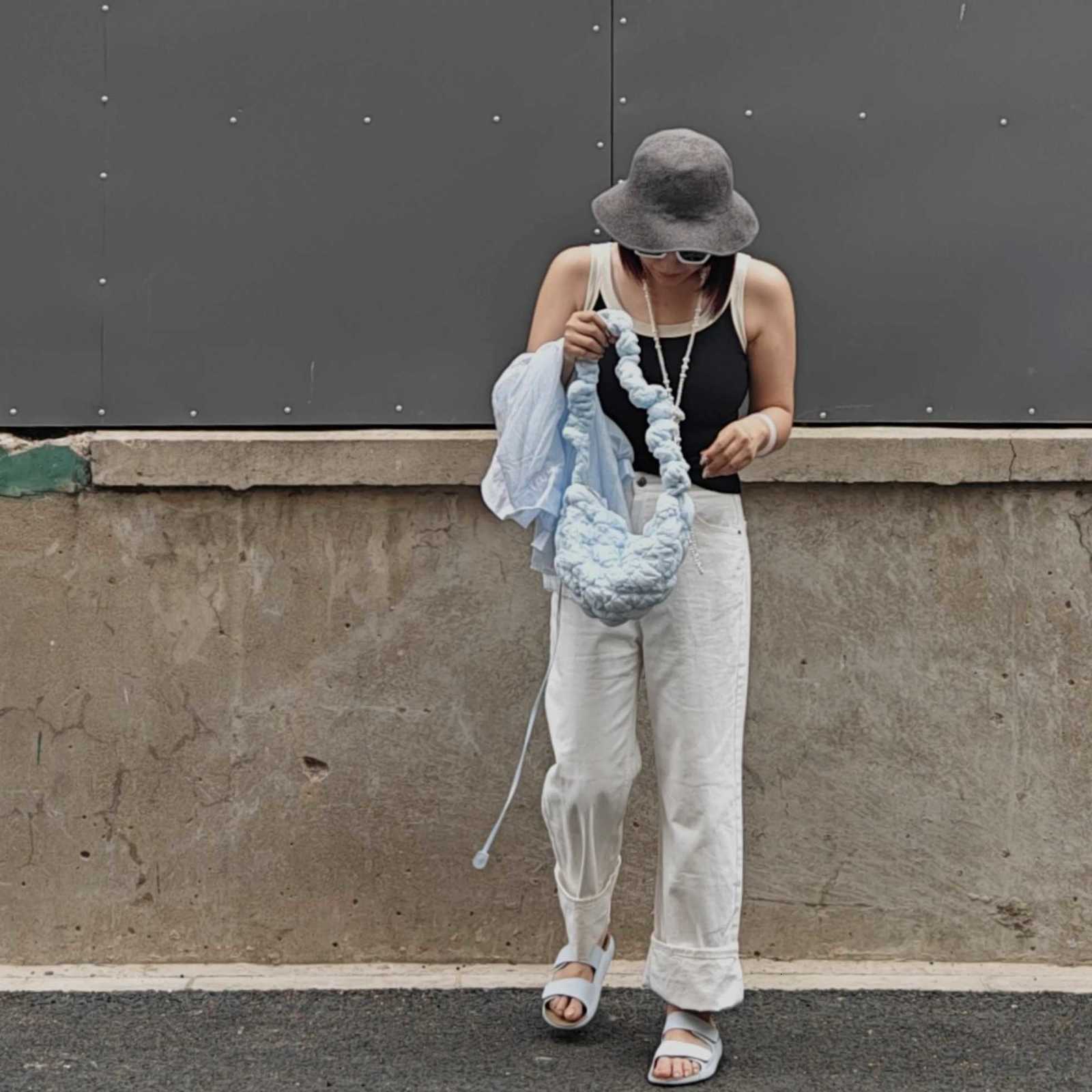 Womens down cotton pleated lightweight commuter versatile large capacity shoulder messenger bag cloud bagT251110