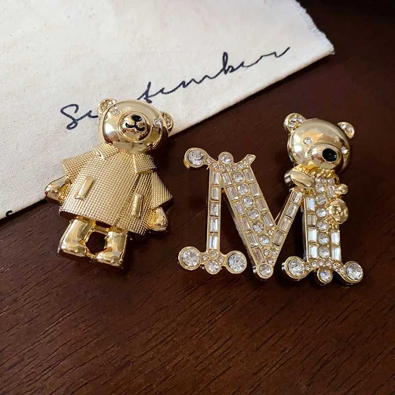 Luxury Rhinestones Dripping Bear Letter Brooches Luxury Cute Corsage Fashionable Personality Atmospheric Brooch Accessories for Women Y251111