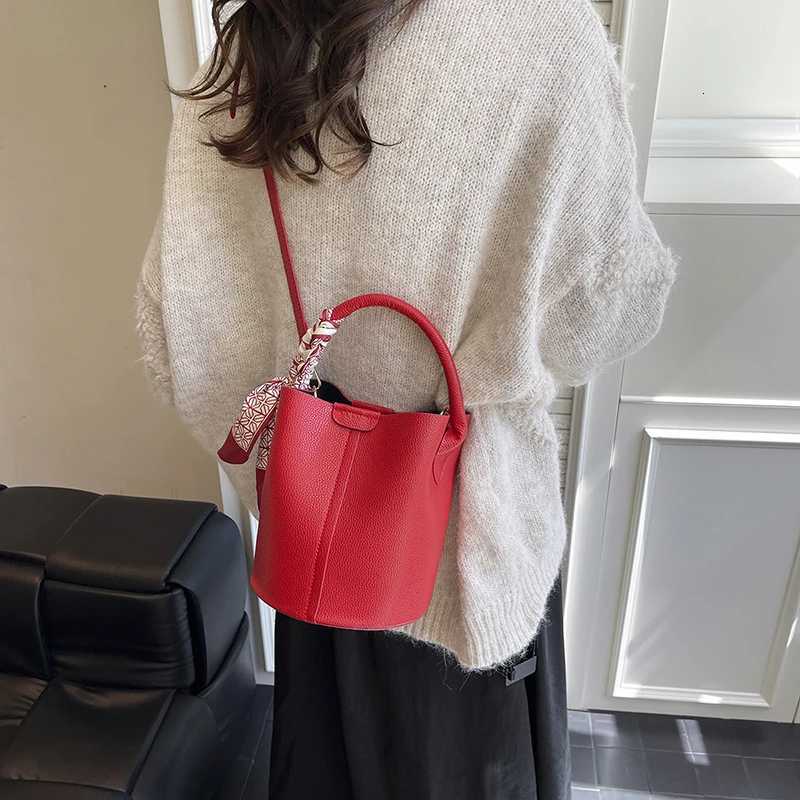 PU Solid Color Large Capacity Crossbody Bags Sewing Temperament Female Bags on Sale 2025 Brand Versatile Bridal Shoulder BagsT251110