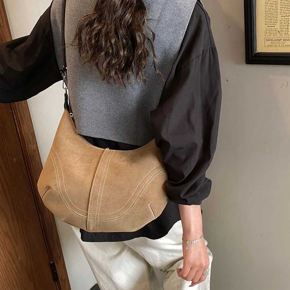 New Womens Underarm Bag with a Fashionable and Luxurious Feel Lazy and Versatile Semi-Circular Bag Single Shoulder Crossbody BagT251110