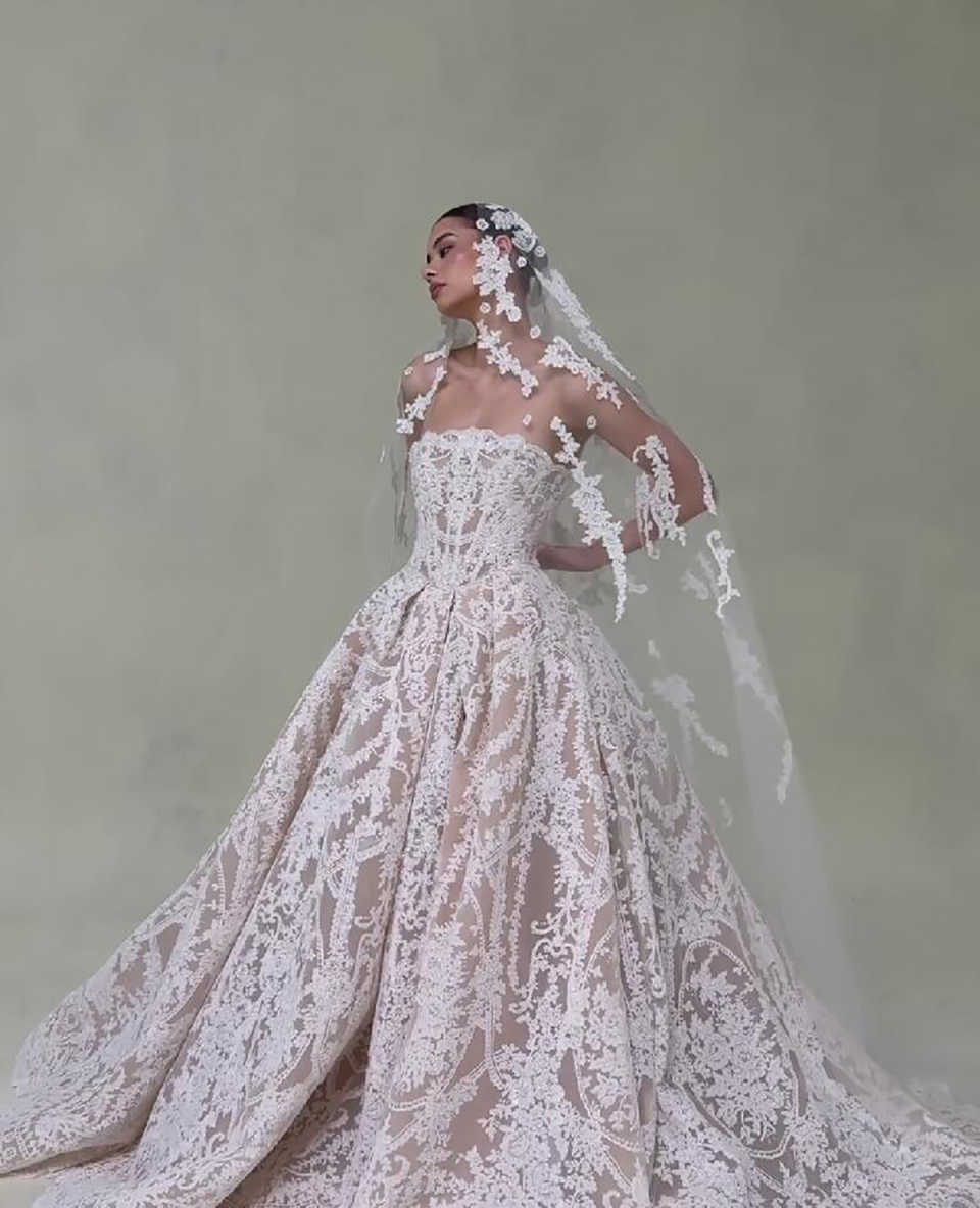 Luxurious Lace Ball Gown Wedding Dresses Strapless Sleeveless Bridal Gowns Simple Lace Up Robe De Mariee Customized