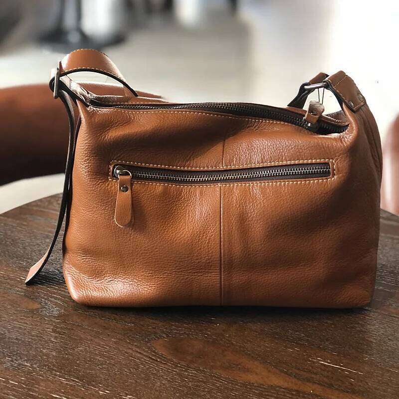 2025 Autumn New Women's Large Capacity Shoulder Simple Genuine Leather Crossbody Travel Leisure Tote Bag, Big Bag