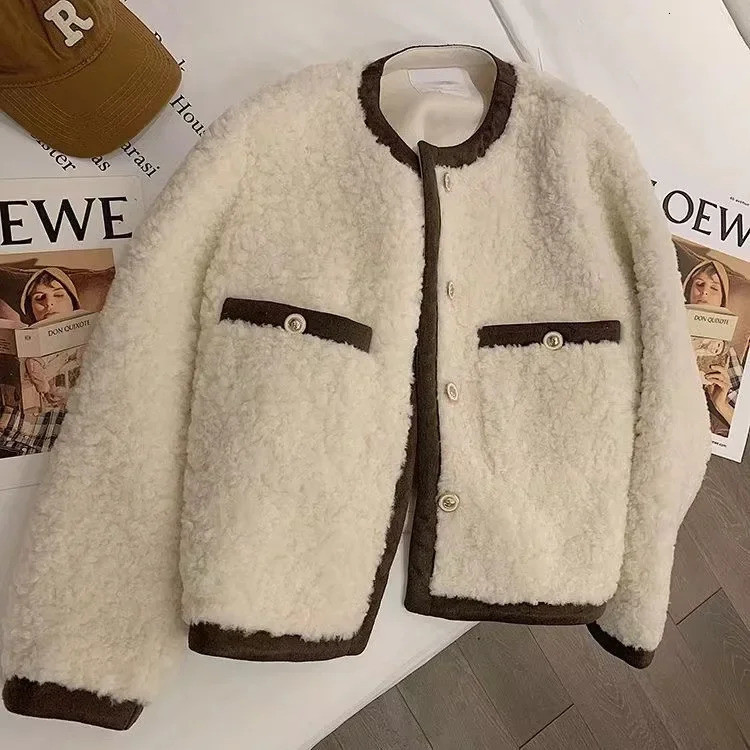 Original Tweed Style Lamb Wool Jacket Womens Thickened Color Blocking Leather Integrated Sheep Velvet Short Jacket Crew Neck 251105