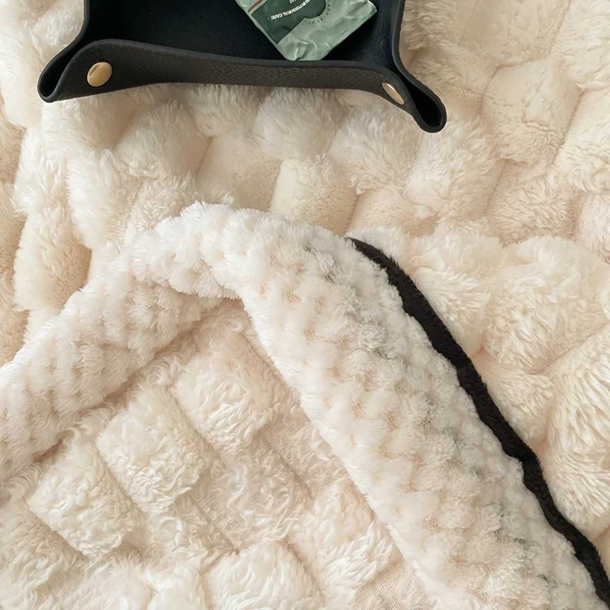 Turtle Velvet Autumn Winter Warm Sleeping Blanket Soft Comfortable Flannel Fleece Blankets for Bed Cozy Fluffy Warmth Blanket C251111