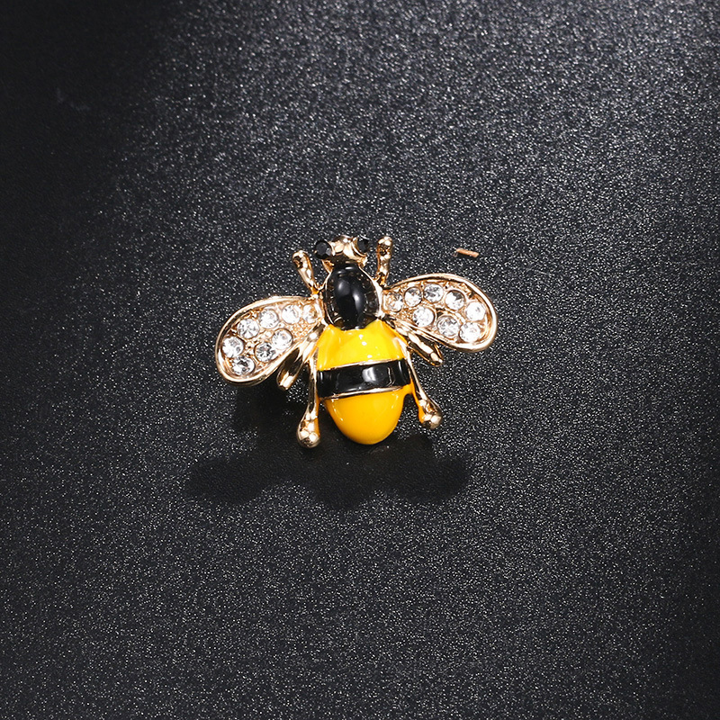 Exquisite Bee Outfit Design With Cute Brooch Simple Daily Outfit With Brooch Exquisite Small Gift Birthday Gift Brooch