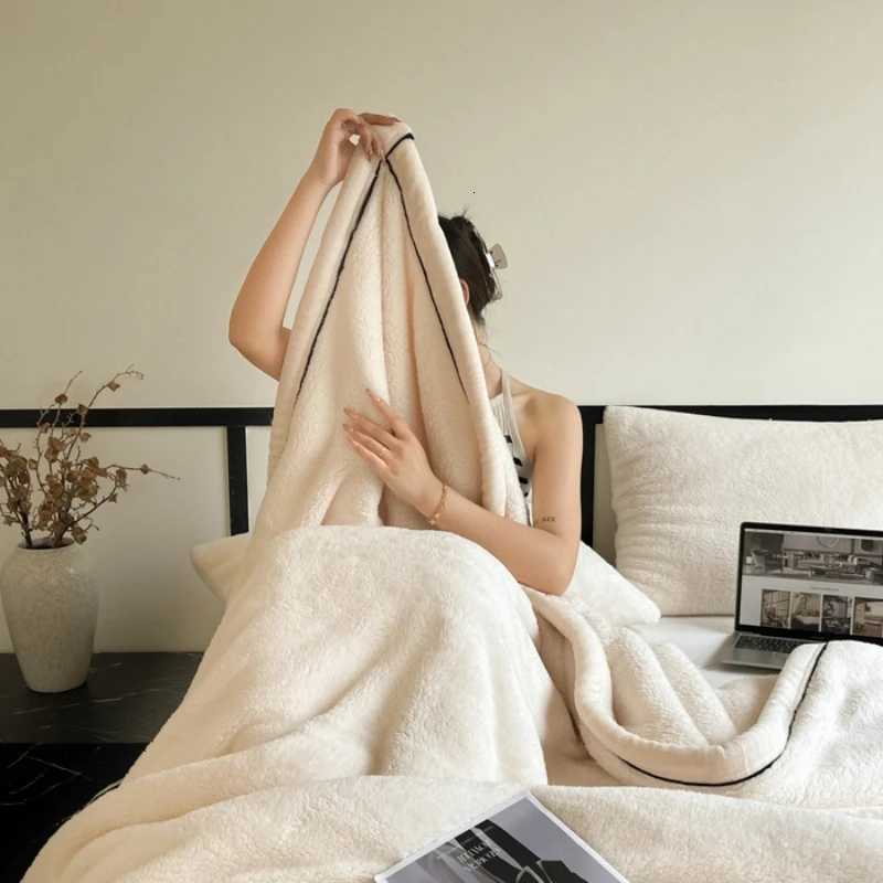 Plush Warm Winter Blanket A Grade Coral Fleece Flannel Soft Thick Bed Blankets for Sofa Single Double Couple Furry Bedspread C251111