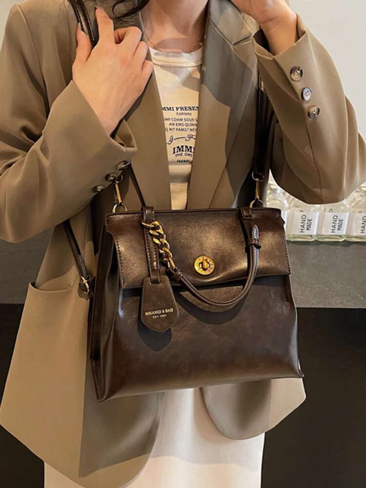2025 New Autumn/Winter PU Leather Designer Women's Backpack Fashion Multi functional Student Backpack Women's Daily Commuting Handbag2