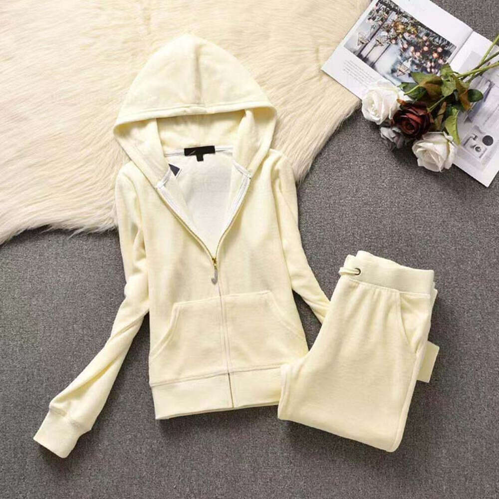 Juicy Coutures Luxury Velvet Sportswear Suit Embroidery Rhinestone Hoodie Womens Designer Cotoure Tracksuit Set High End Fashion Femme Luxe 2 Piece Outfits 386