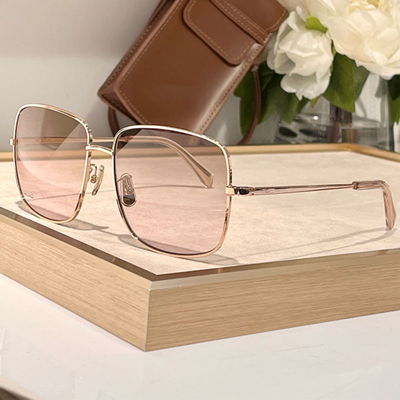 Oversized Luxury Crystal Square Sunglasses Miss Fashionable Pink Transparent Lenses Glasses 40284 Womens Elegant Exquisite Designer Brand Sunglasses