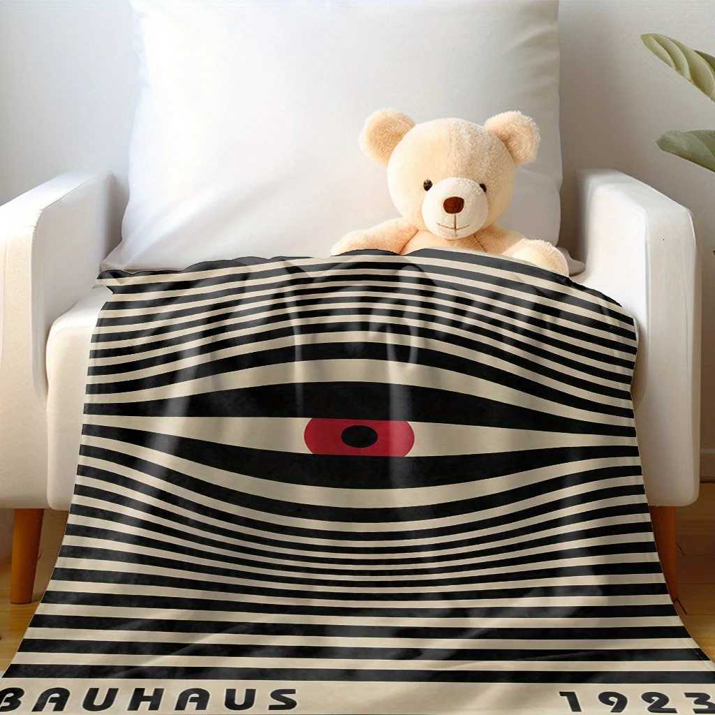 Line Art Eye Design Blanket Soft Warm Flannel Throw for Sofa Bed Office Travel Stylish Home Decor Accent C251111