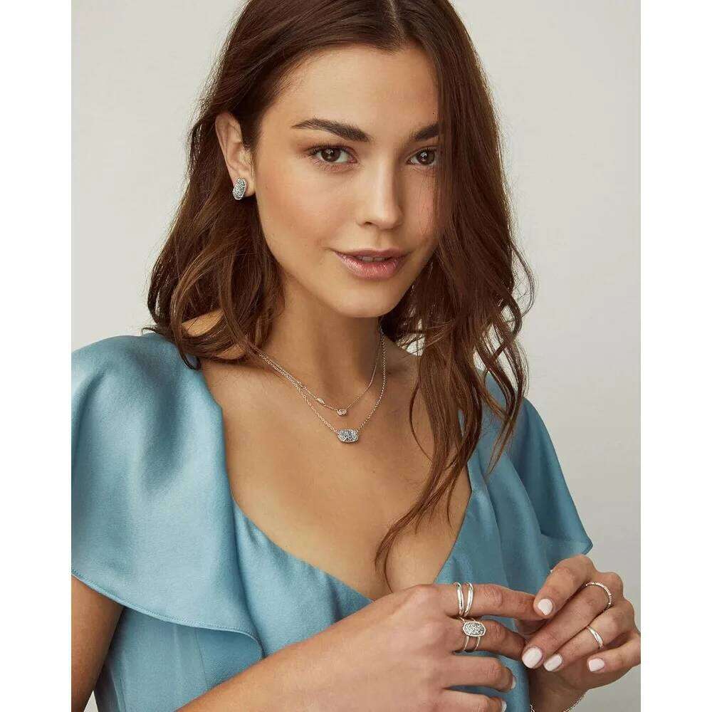 Stylish Women's Fashion Earrings, Elegant Ellie Design, Perfect Accessory for Everyday Wear