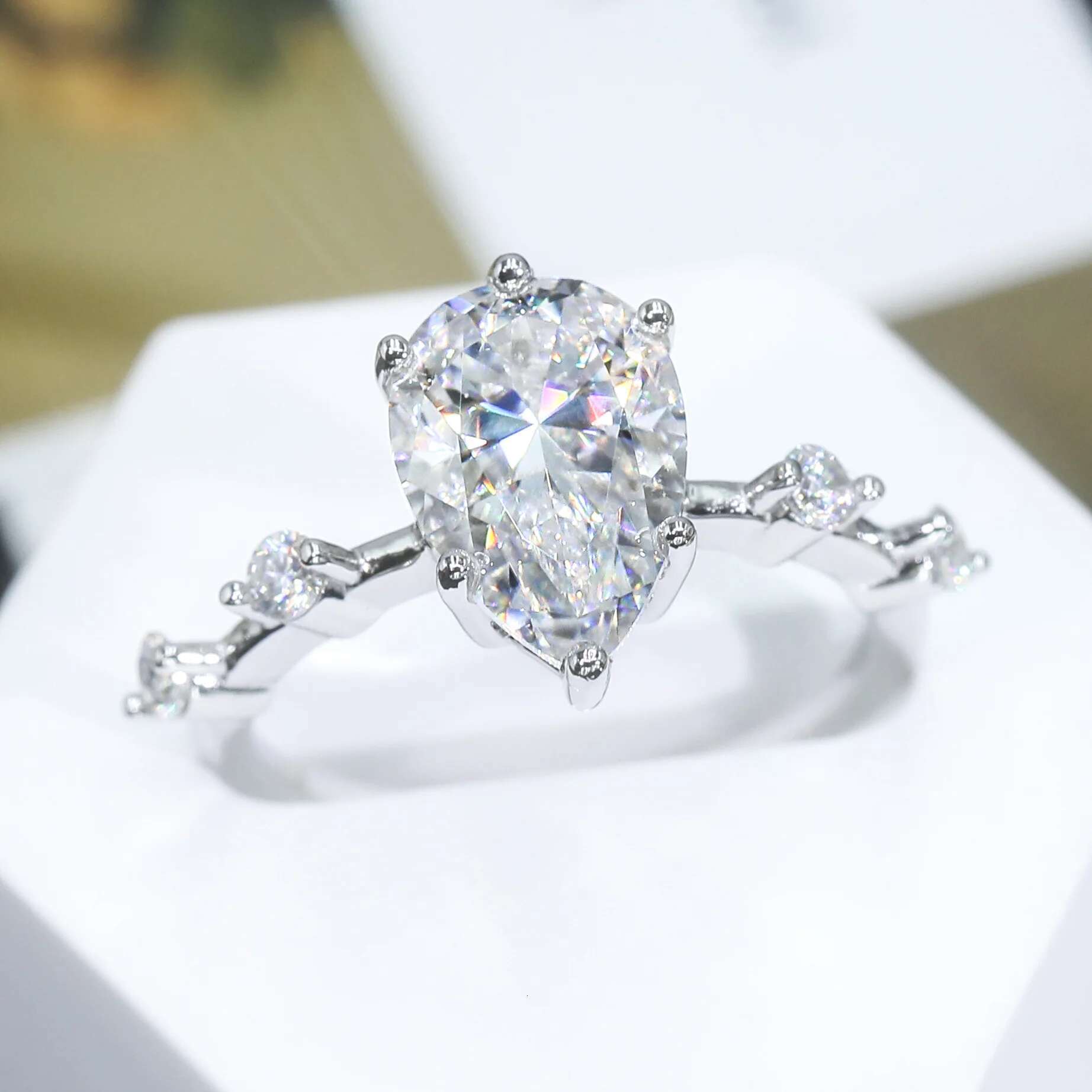 4CT Full Moissanite Diamond D Color VVS Pear Cut Womens Ring S925 Sterling Sliver Plated White Gold Wedding Rings for Women