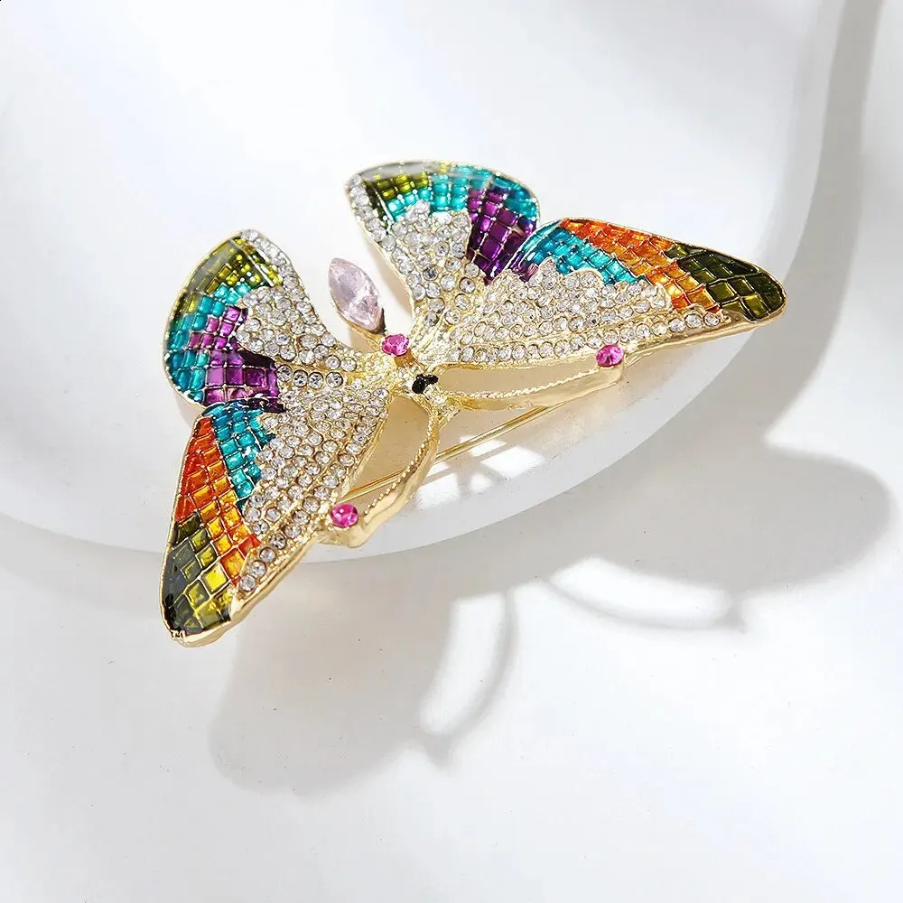 Fashionable multicolor alloy butterfly breast womens metal crystal insect party birthday winter jewelry 250410