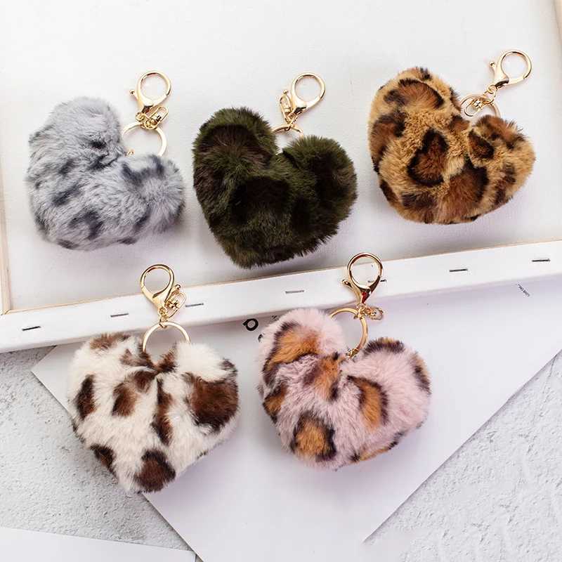 Multi color heart-shaped plush keychain fashionable leopard print peach heart pendant keychain for women car bag pendant jewelry W250411