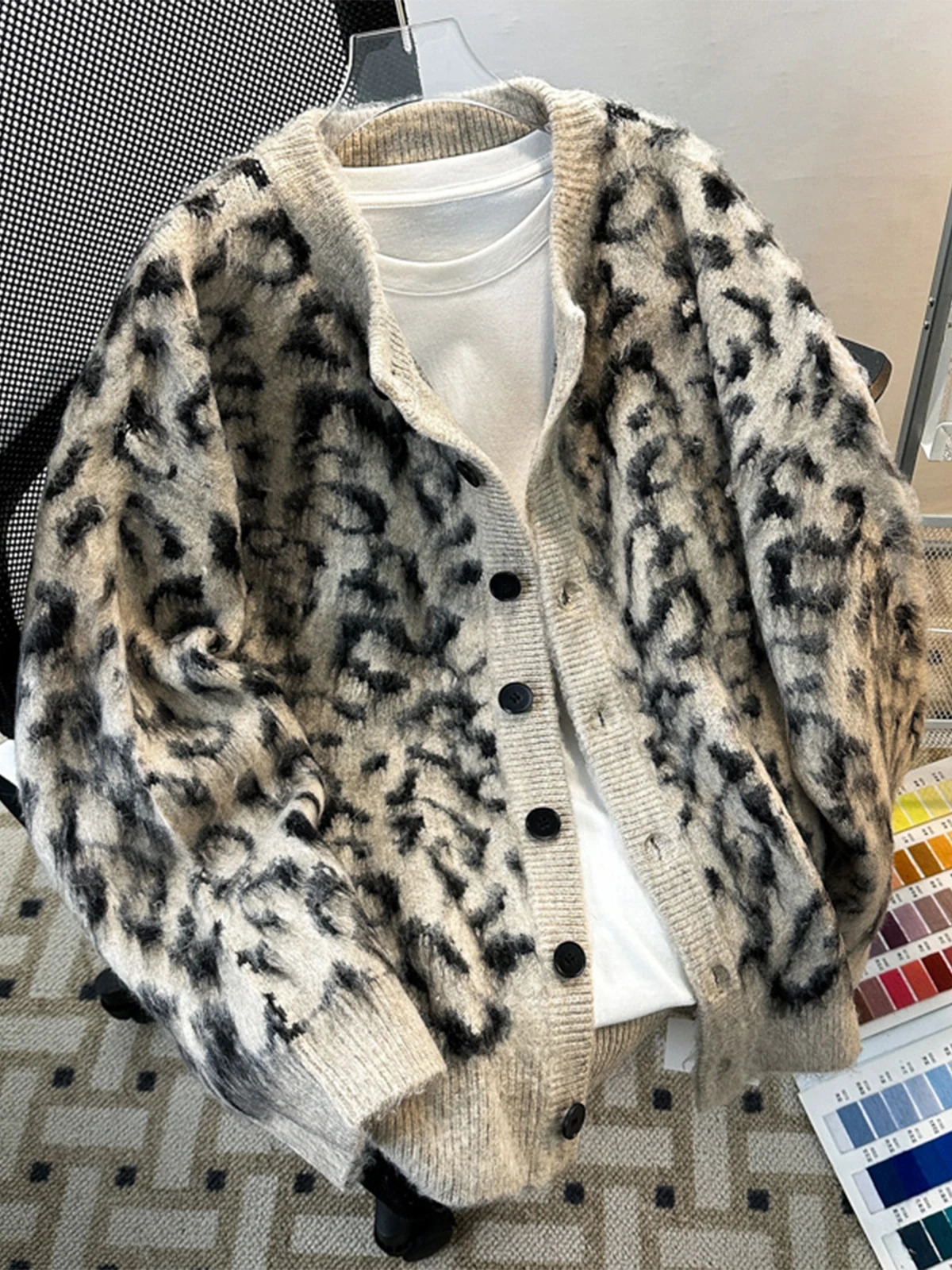 Winter Heavyweight Leopard Print Collarless Sweater Cardigan Men Unisex Oversized Cleanfit Trendy Button Knit Coat 251030