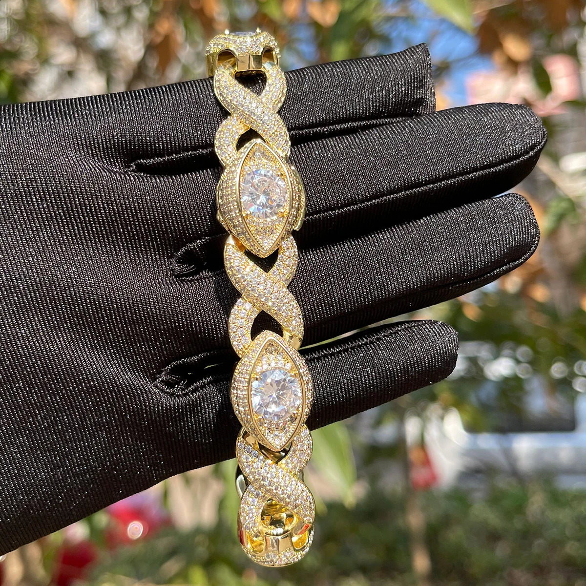 Bubble Letter Iced Out Shape 8 Eye Cuban Link Bracelet for Men Prong Setting Hip Hop Jewelry 250408