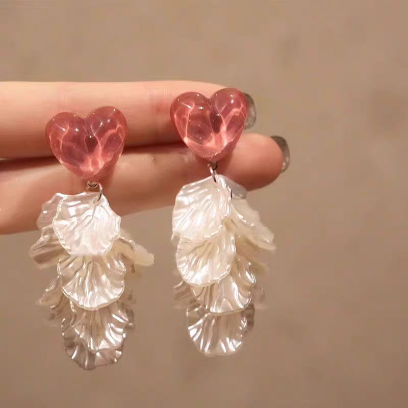 Chic Love Shell Design Tassel Earrings with Dangle Style