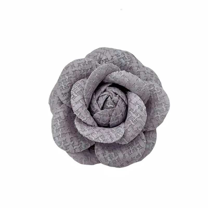 Luxury 55cm Retro Fabric Camellia Flower Brooch Temperament Fashion Corsage Sweater Scarf Buckle Badge Jewelry Gifts for Women Y251111